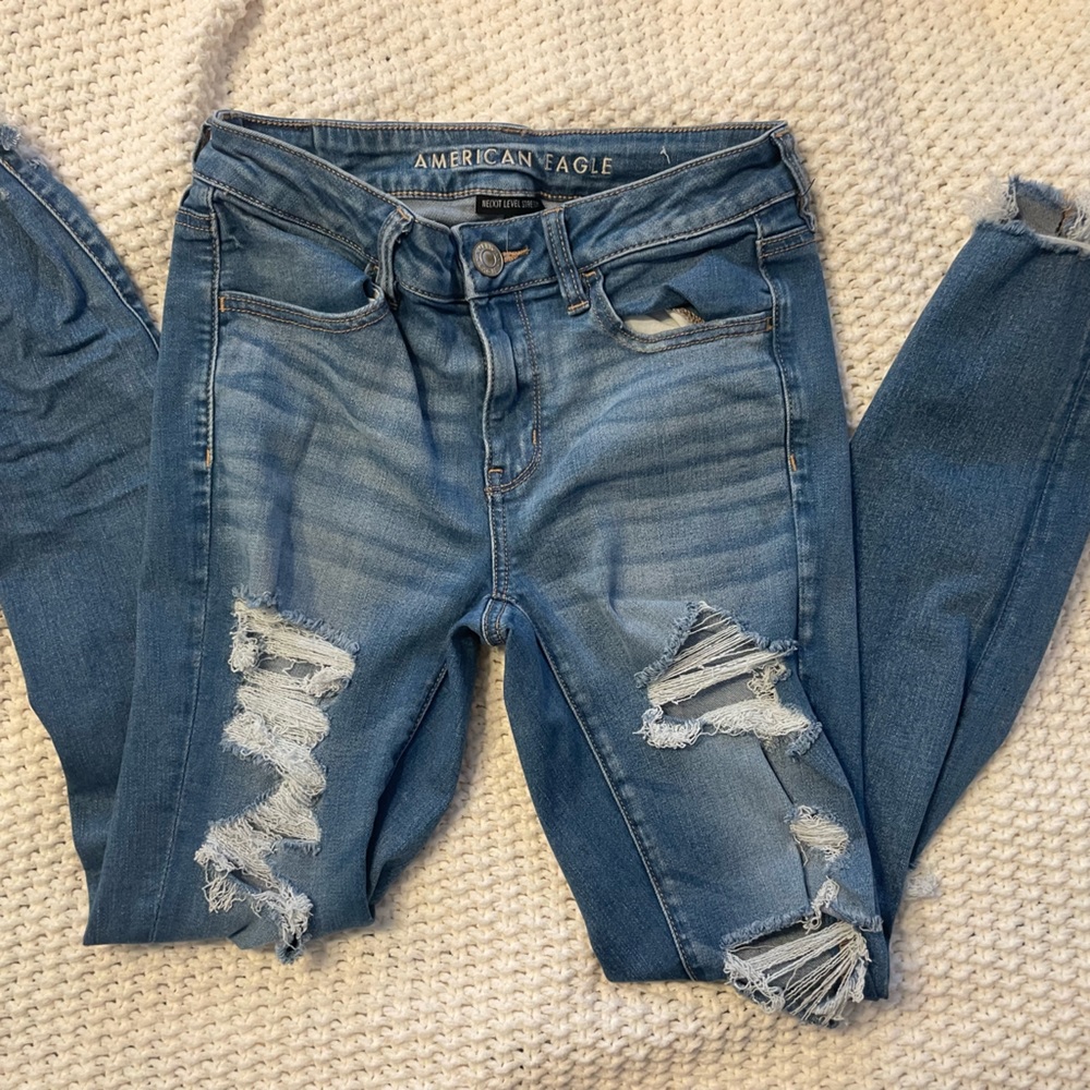 American Eagle ripped jeans - Size 6